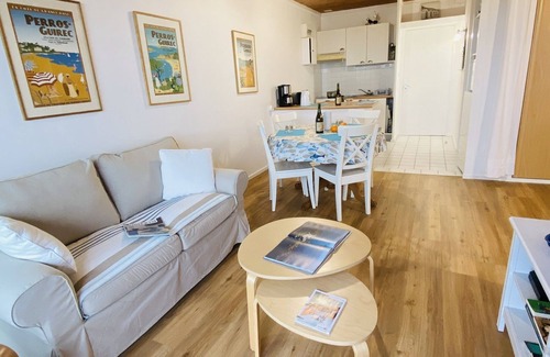 Perros-Guirec Apartment | Perros Guirec/sea view/beach 100m/private parking.