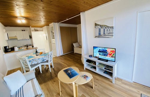 Perros-Guirec Apartment | Perros Guirec/sea view/beach 100m/private parking.
