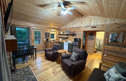 Huntsville Cabin | Persimmon Grove ~ New! Private Cabin Near Kings River