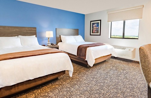 Huntersville Hotel | Pet & Family-Friendly Room w/Kitchenette & Grilling Pavilion