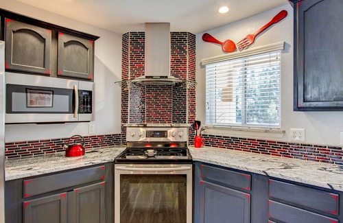 Rustic Hills House | Pet Friendly-10 min to Peterson AFB-Pool Table