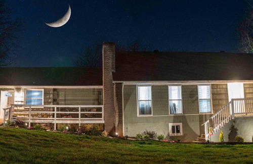Knoxville House | Pet-Friendly 1BR Near UT Medical & Downtown Quiet Stay with Parking