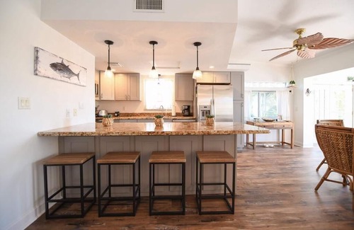 Venetian Shores House | Pet Friendly 2 Bedroom in Venetian Shores Sleeps 10