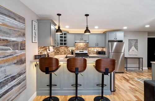Whitewater Apartment | Pet-Friendly 2 Bedroom Suite Near UWW Campus, Kettle Moraine, and Starin Park!