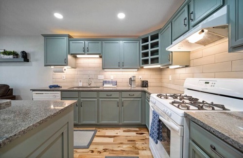 Whitewater Apartment | Pet-Friendly 2 Bedroom Unit Near Kettle Moraine, UWW Campus, and Starin Park!