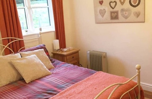 Upper Harbledown Cottage | Pet Friendly 2 Bedroom Orchard Cottage near Canterbury
