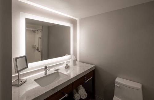 Downtown Resort | Pet Friendly 2 Queen Stay! Sunset Views, Relaxing Pool | Steps from Golf Course!