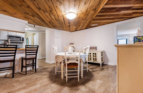 Cary House | Pet-Friendly 2BR Ranch, Wifi, Parking Near RTP