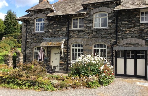 Near Sawrey Cottage | Pet friendly 3 Bed traditional lakeland Cottage with lake and mountain views