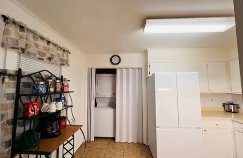 Garden City House | Pet friendly 3-bedroom home in Savannah near downtown and the coast!