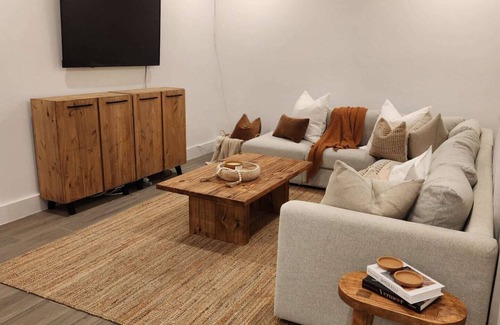 Bahamia West House | Pet-Friendly 3BR Mediterranean Spa-Inspired Retreat for Groups, Couples and More