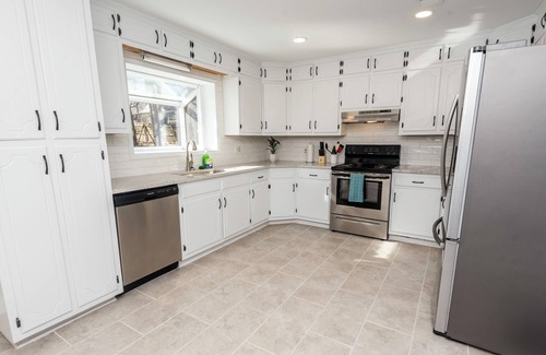 Charlotte House | Pet friendly! 4 KING BEDS, 4BR, Remodeled Single Story House near UNC Charlotte