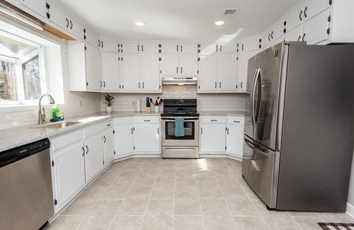 Charlotte House | Pet friendly! 4 KING BEDS, 4BR, Remodeled Single Story House near UNC Charlotte