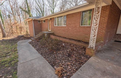 Charlotte House | Pet friendly! 4 KING BEDS, 4BR, Remodeled Single Story House near UNC Charlotte