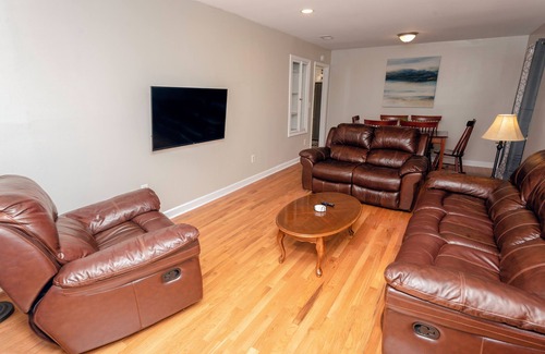 Charlotte House | Pet friendly! 4 KING BEDS, 4BR, Remodeled Single Story House near UNC Charlotte
