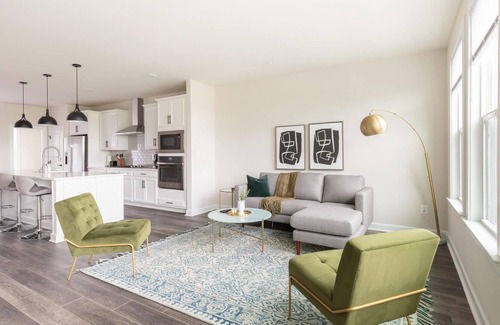 Herndon House | Pet-Friendly 5BR House in Oak Hill + Parking