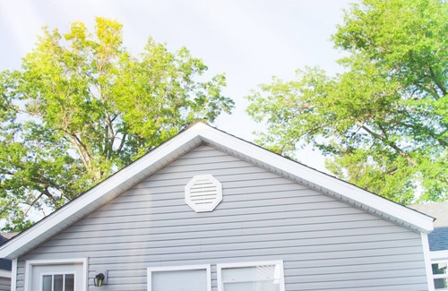 Geneva-on-the-Lake House | Pet Friendly | A/C | Wi-Fi & Cable | Grill |Walk to Lake| Firepit | Wine Country