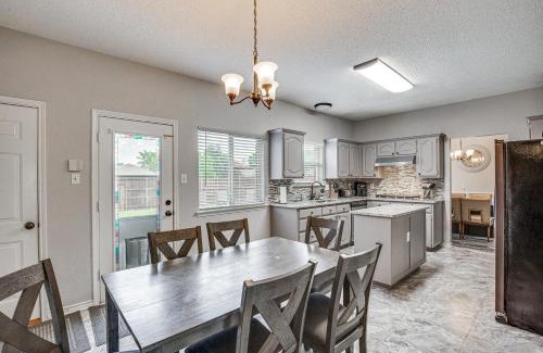 Allen House | Pet-Friendly Allen Home about 30 Mi to Dallas!