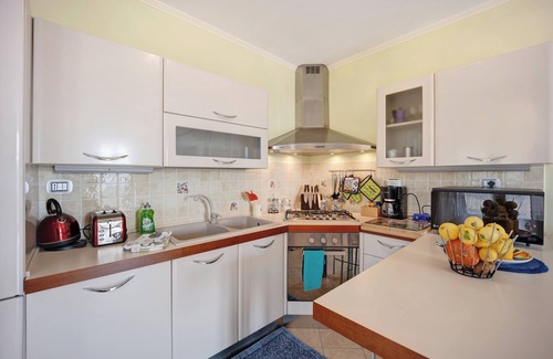 Diano Arentino Apartment | Pet-Friendly Apartment Maison Laura with Sea View, Wi-Fi, Terrace & Garden