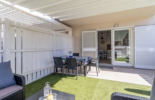 Trinita d'Agultu e Vignola Apartment | Pet-Friendly Apartment "Stella Marina Beach House" with Sea View