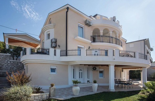 Komarna Apartment | Pet friendly apartment in Komarna