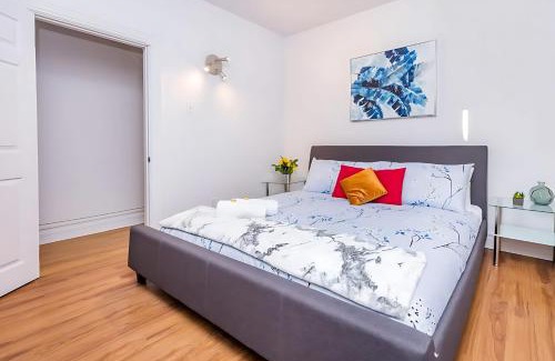 Sandy Hill Apartment | Pet-friendly Apartment - Steps to Rideau Centre