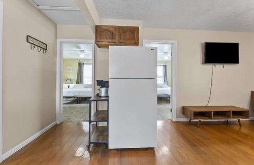 Fort Wayne Apartment | Pet Friendly Apt w/Fenced Yard