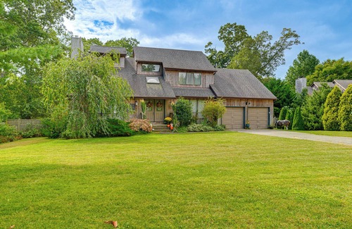 Aquebogue Apartment | Pet-Friendly Apt w/Hot Tub Near the Hamptons!