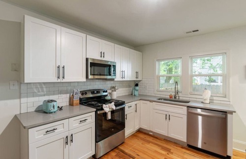 Downtown House | Pet Friendly Bart Street Aerie