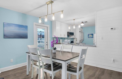 Sugar Beach Condo | Pet Friendly 🐶 Beachview 102 - Flaming Sunrise 🌅