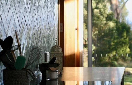 Alonnah House | Pet friendly beach/nature re-set for couples