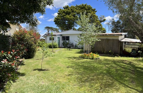 Greenwell Point Cottage | Pet Friendly - Boat Welcome - Family Getaway