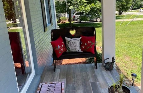 Southeast Raleigh House | Pet friendly Bungalow 10 min to Downtown Raleigh