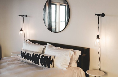 Astoria House | Pet-friendly, Buoy Suite at Bowline Hotel