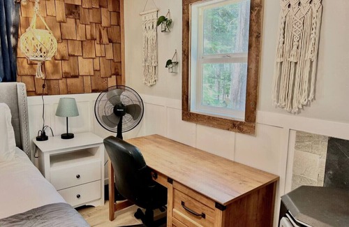 Tahoe Valley House | Pet-Friendly Cottage | W/D | Near Lake & Ski!