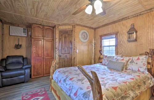 Show Low House | Pet-Friendly Cabin, 3 Mi to Show Low Lake!