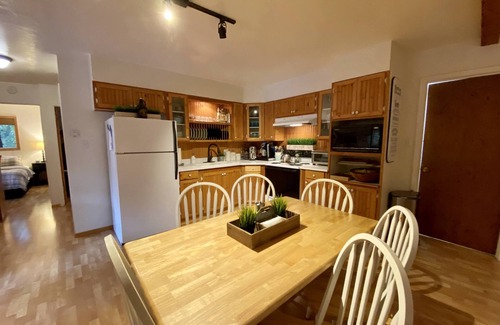 Kohls Ranch Cabin | Pet-friendly cabin by the creek backing forest service