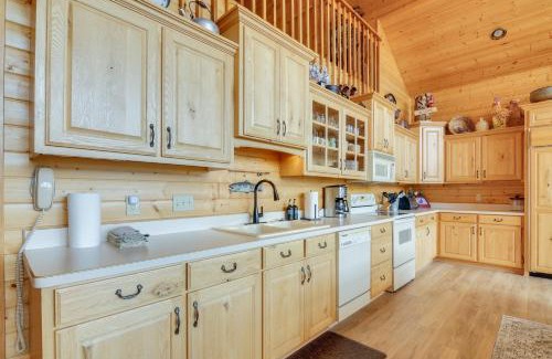 Mammoth Creek House | Pet-Friendly Cabin Less Than 1 Mi to Panguitch Lake!