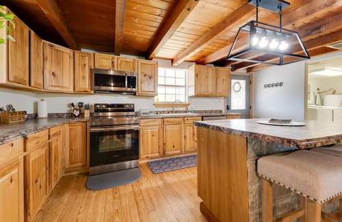 Uvalde Cabin | Pet-Friendly Cabin on 3 Acres: 7 Mi to Uvalde!