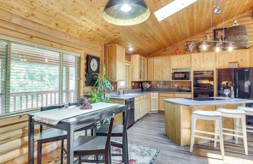 South Weber Cabin | Pet-Friendly Cabin w/Mtn View in South Weber!