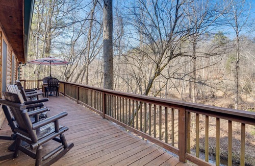 Lake Lure Cabin | Pet-Friendly Cabin w/Loft: 5 Mi to Lake Lure!