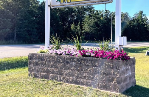 Rapid River Apartment | Pet friendly & Centrally located