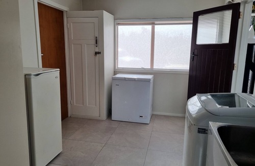 Coromandel House | Pet Friendly/Close to Town/Quiet Location/Internet/Smart TV/Fisherman Friendly