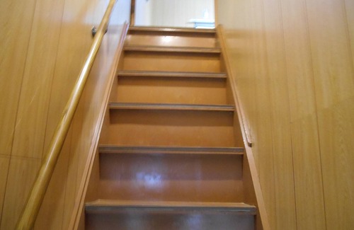 Minato House | Pet friendly, close to USJ and the planned Expo site. Wooden log house style rooms