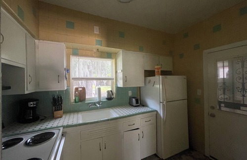 Lakeshore South House | Pet friendly Comfortable 2 bedroom with huge yard and EV charging lvl1