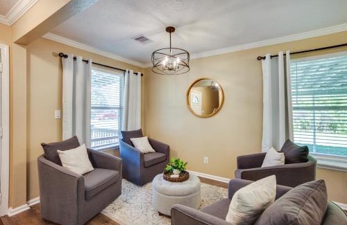 College Park House | Pet-Friendly Conroe Hideaway with Porch and Fire Pit