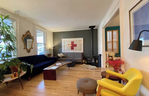 Oakdale House | Pet friendly, cozy home walking distance to everything Hudson has to offer.