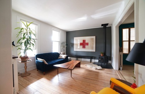 Oakdale House | Pet friendly, cozy home walking distance to everything Hudson has to offer.