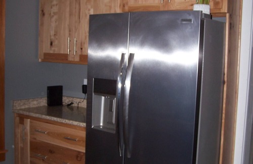 Garrett House | Pet Friendly cute, clean home close to Fort Wayne and major highways