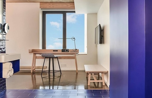 Washington Heights Hotel | Pet-Friendly Deluxe Queen Rooms at Radio Hotel, Minutes to Fort Tryon Park!